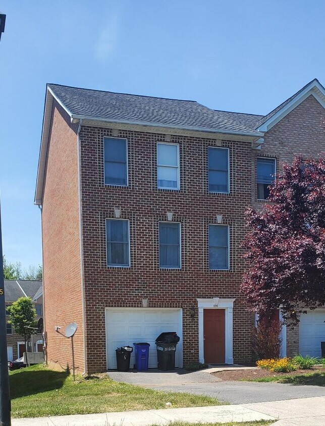 Foto principal - 535 Pangborn Blvd
