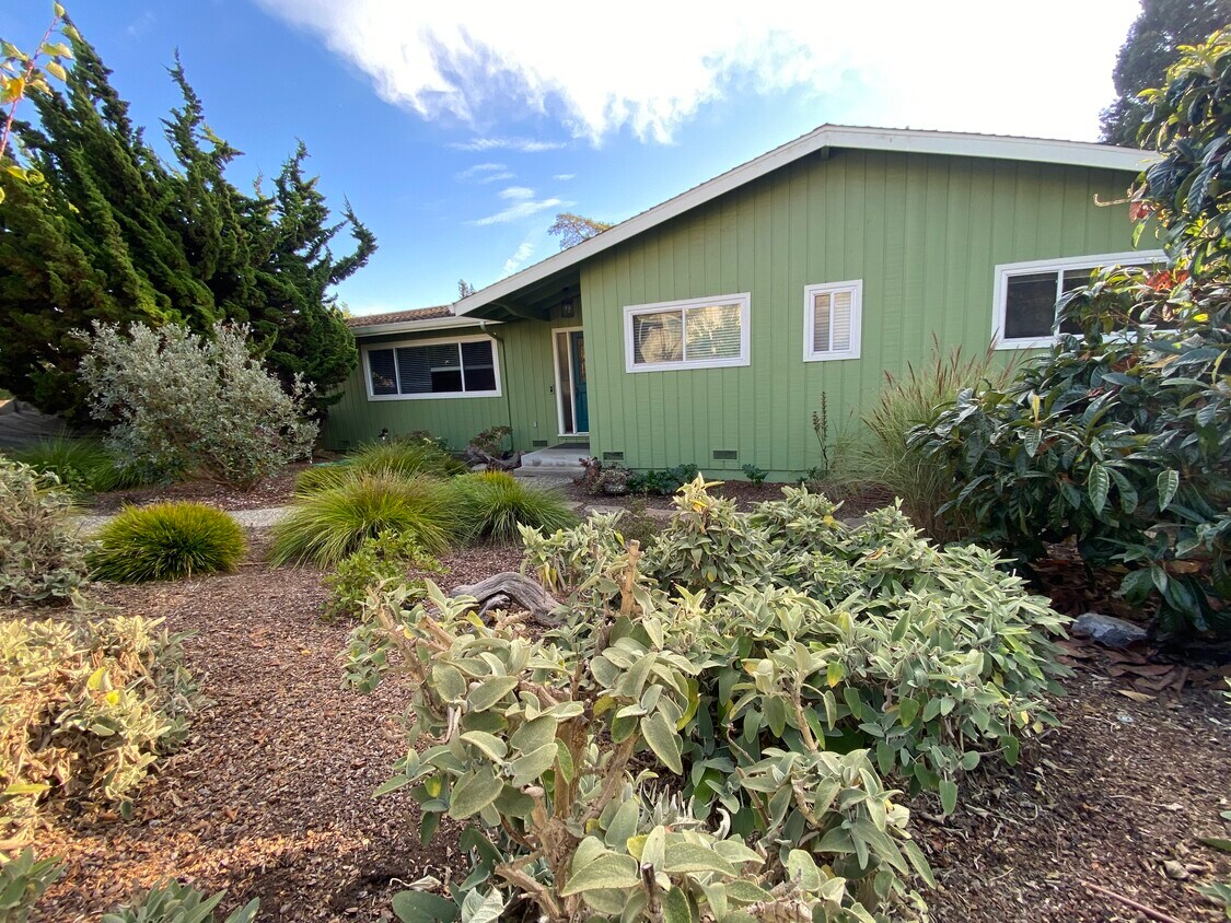 Primary Photo - 171 Wingfoot Way