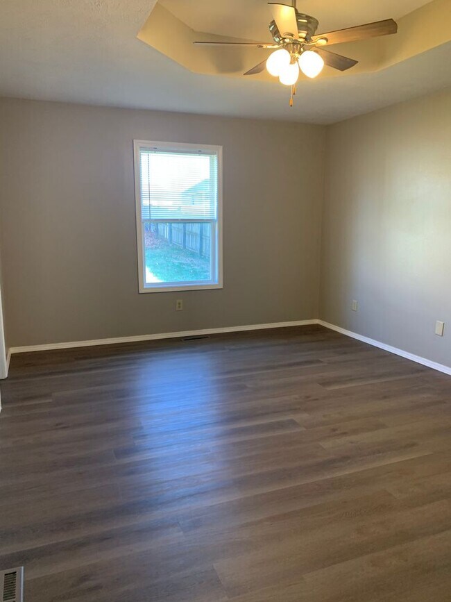Foto del edificio - Beautiful brick 3 bedroom 2 full bathroom ...