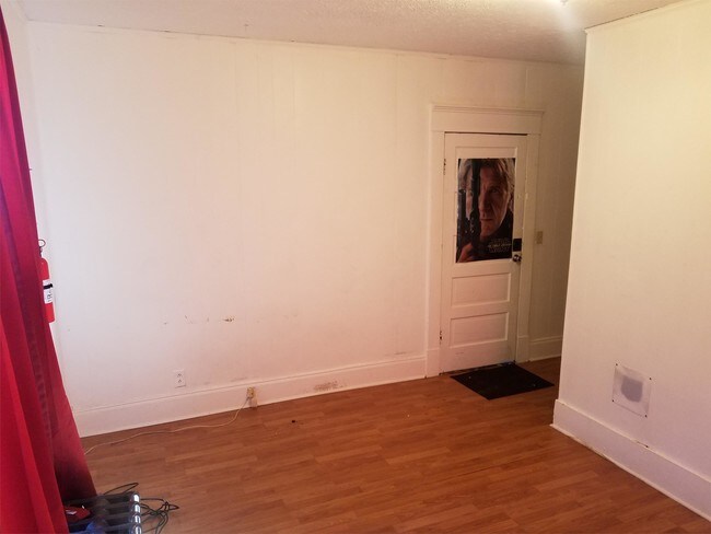 Building Photo - 404 Vermillion St