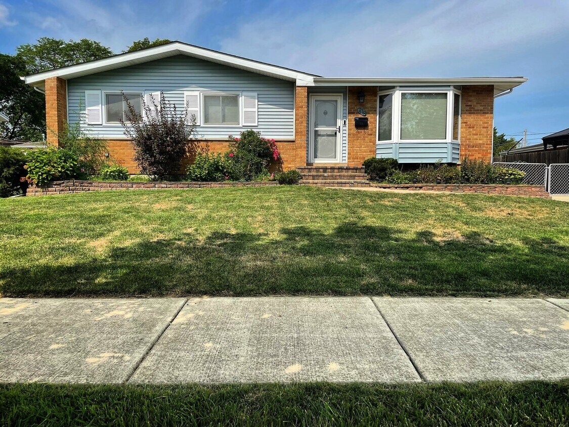 Foto del edificio - 708 E Greenwood Dr