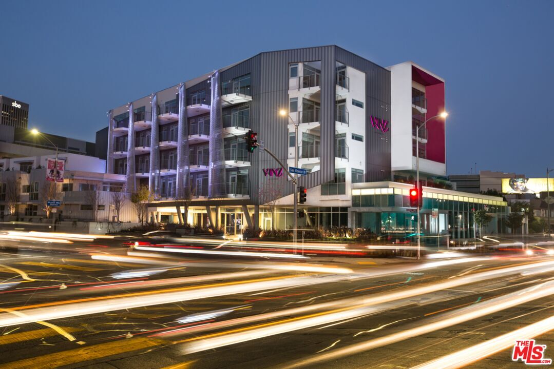 Foto principal - 950 S Fairfax Ave