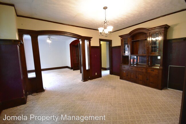 Building Photo - 3116 N Downer Ave