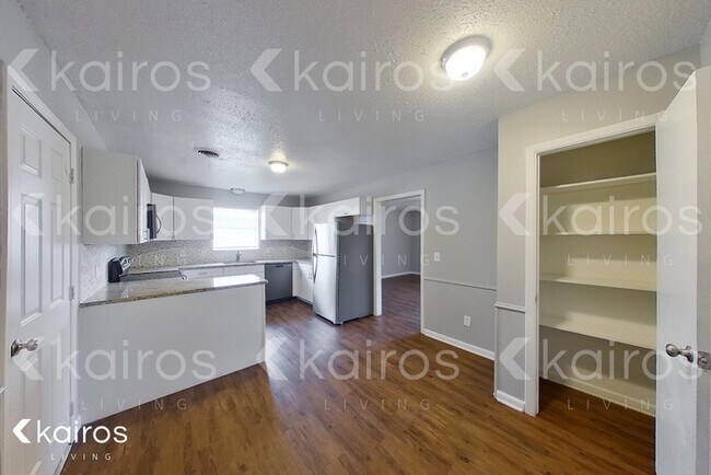 Building Photo - 5129 Leland Dr.