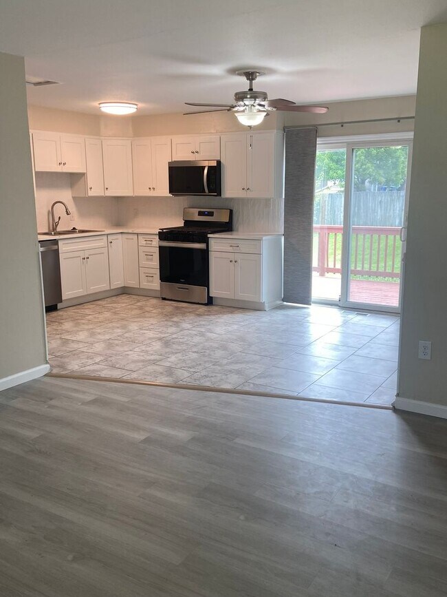 Foto del edificio - For Rent: Charming 3 Bedroom, 2 Bath Single-Family Home in St. Louis Monthly Rent: $1,950 (2 year...