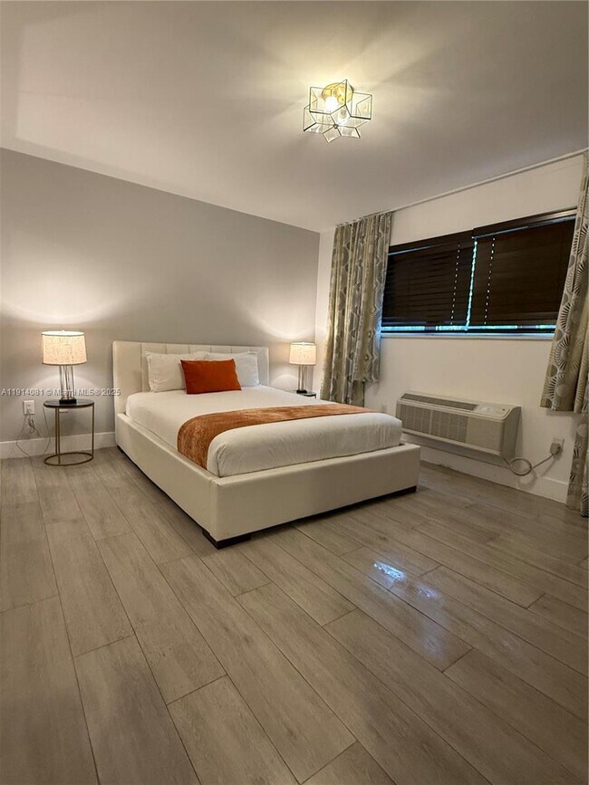 Foto del edificio - 6755 Harding Ave