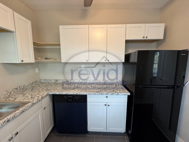 Building Photo - 1916 Felix Ave