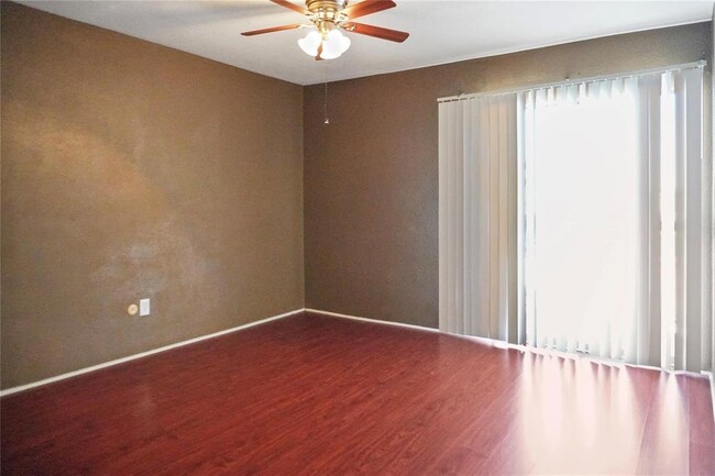 Building Photo - 2100 Wilcrest Dr
