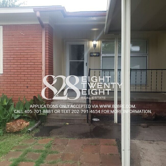 Foto del edificio - *AVAILABLE NOW!* 4 bed/1 Bath House with an Awesome Backyard!