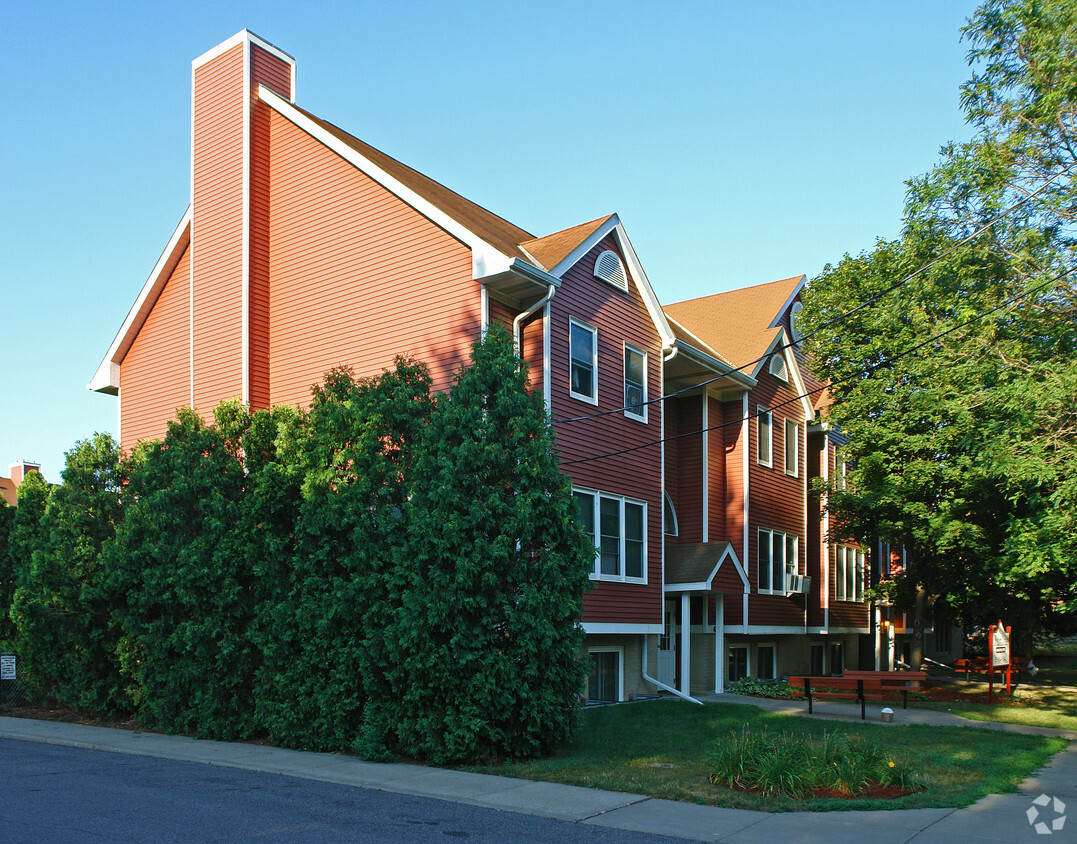 Primary Photo - Hamline Apartments