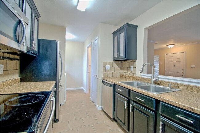 Building Photo - 1015 E Yager Ln