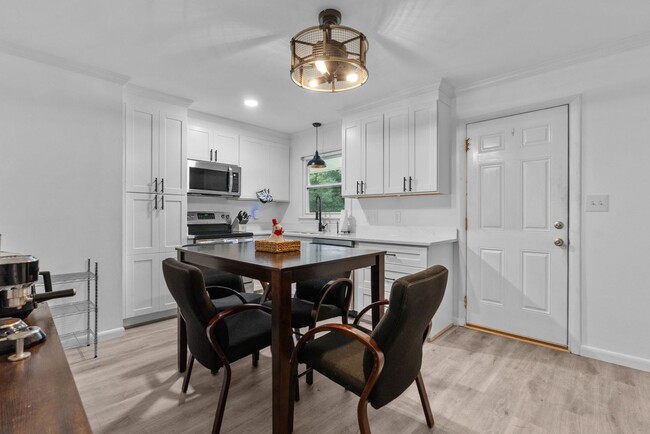 Building Photo - Now Available for Rent in Hampton!