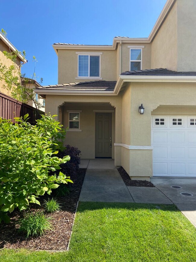 Foto del edificio - Close to Folsom High School! - 3 Bdrm, 2.5 bath