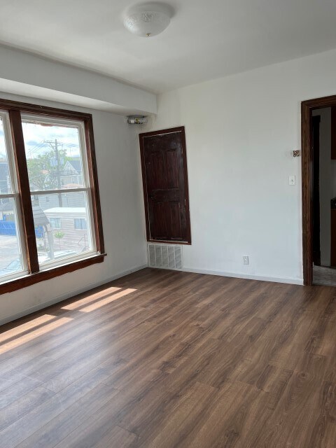 Foto del edificio - 2734 N Western Ave