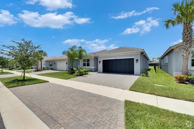 Building Photo - 4915 Sienna Isles Ave