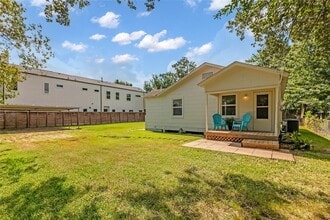 Building Photo - 807 1/2 Fisher Street Unit