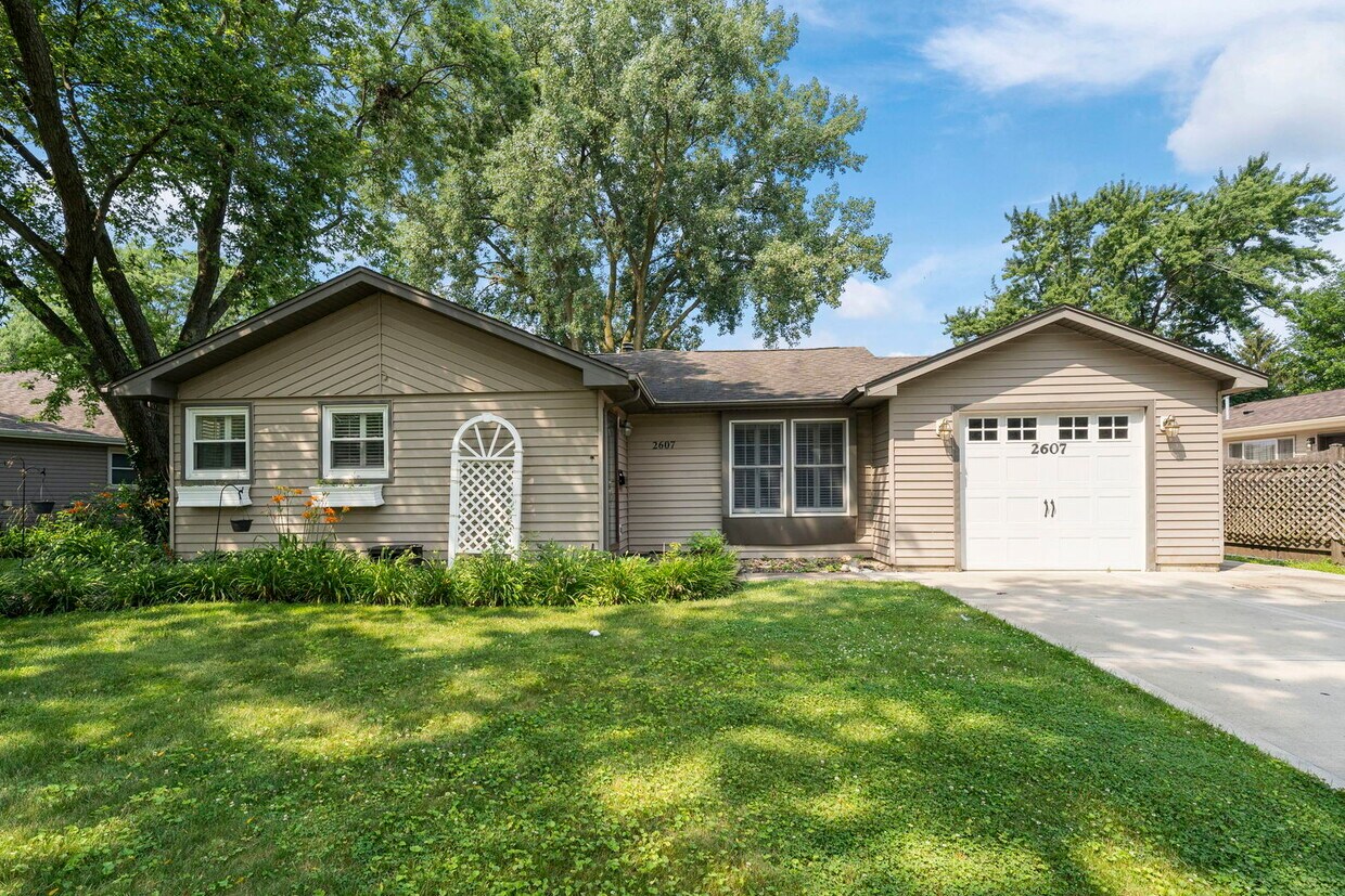 Primary Photo - 2607 School Dr