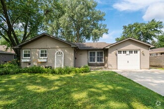 Building Photo - 2607 School Dr
