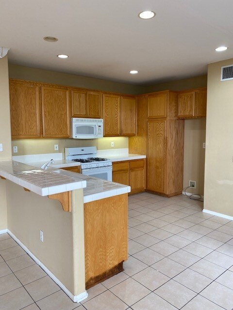 Building Photo - 2484 Gatehouse Ln