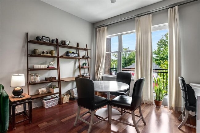 Foto del edificio - 201 W Ponce de Leon Ave