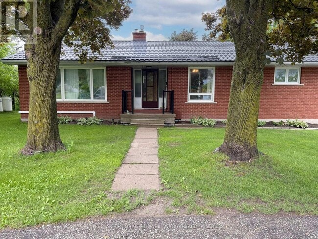 Building Photo - 1043 Penetanguishene Rd