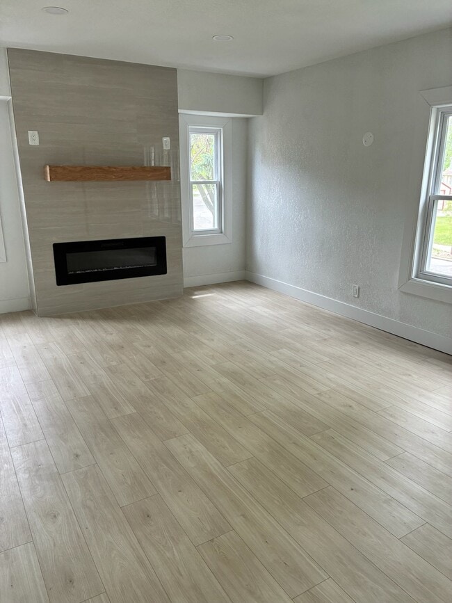 Building Photo - 4642 W Scranton Pl