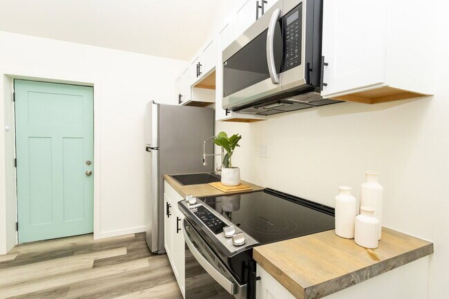 Building Photo - 5640 US-41