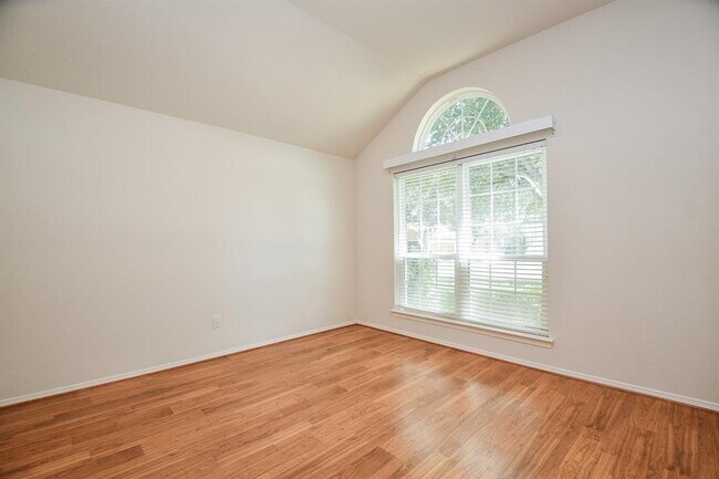 Foto del edificio - 6206 Fawnlake Dr