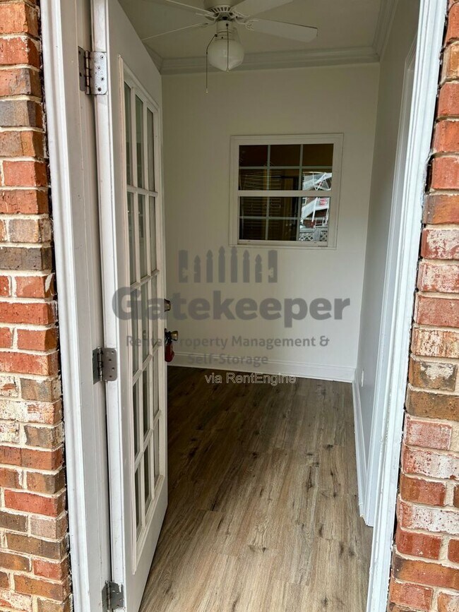 Foto del edificio - 76 Intown Pl