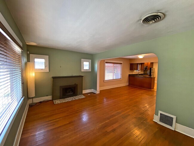 Building Photo - 3044 W Clyde Pl