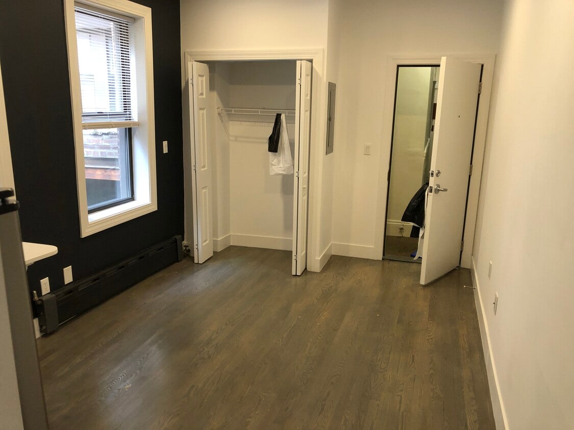 Building Photo - 15 Phillips St