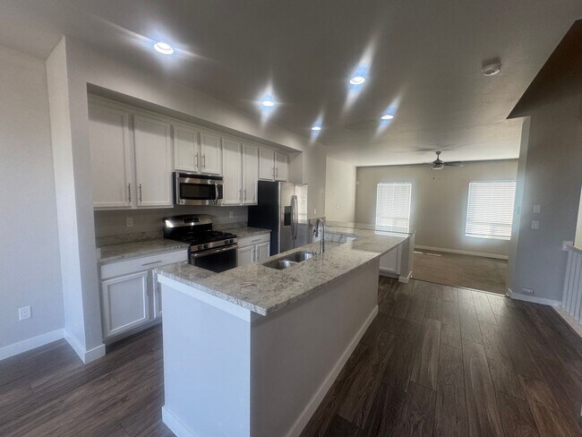 Building Photo - Incredible Herriman Townhome for rent!