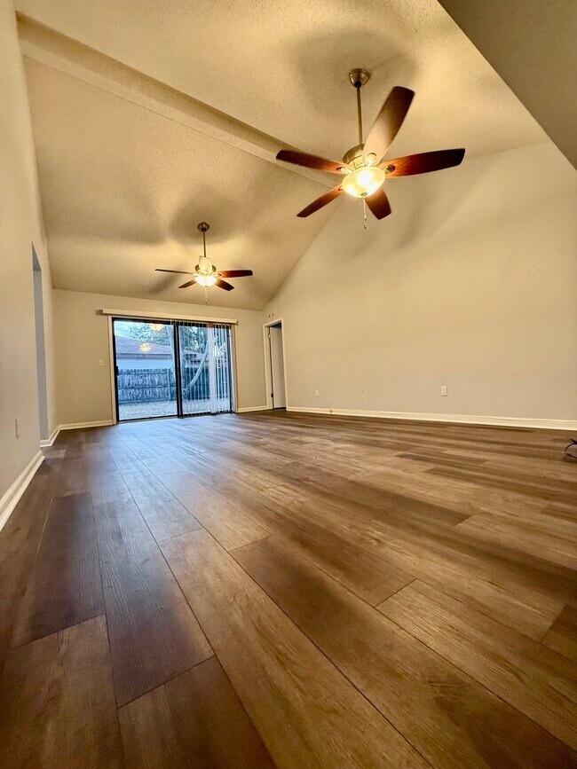 Foto del edificio - 2908 Alpine Pl