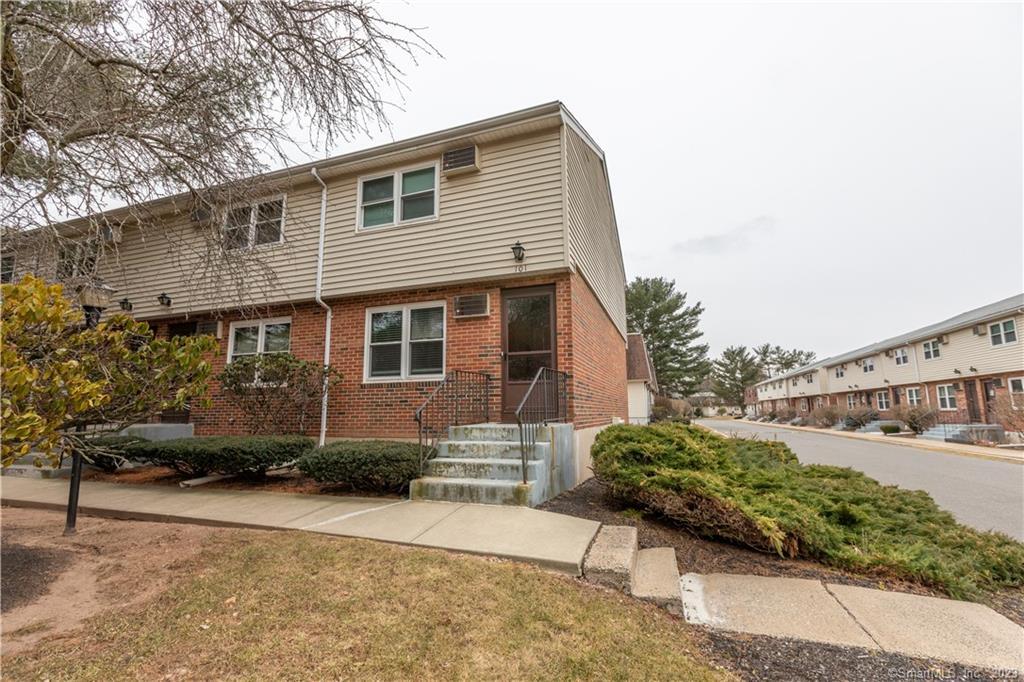 101 Blackstone Vlg Unit 101, Meriden, CT 06450 Condo for Rent in