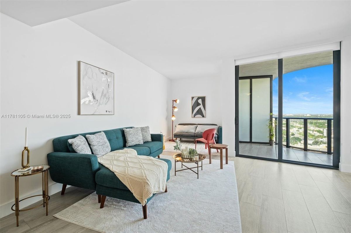 Foto principal - 121 NE 34th St