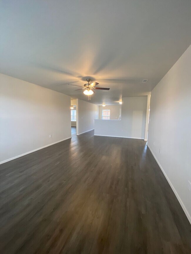 Foto del edificio - *Move-In Special* Four Bedroom | Two Bathr...