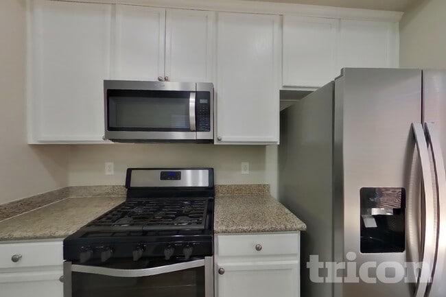 Building Photo - 9827 W Spinnaker Creek Ave