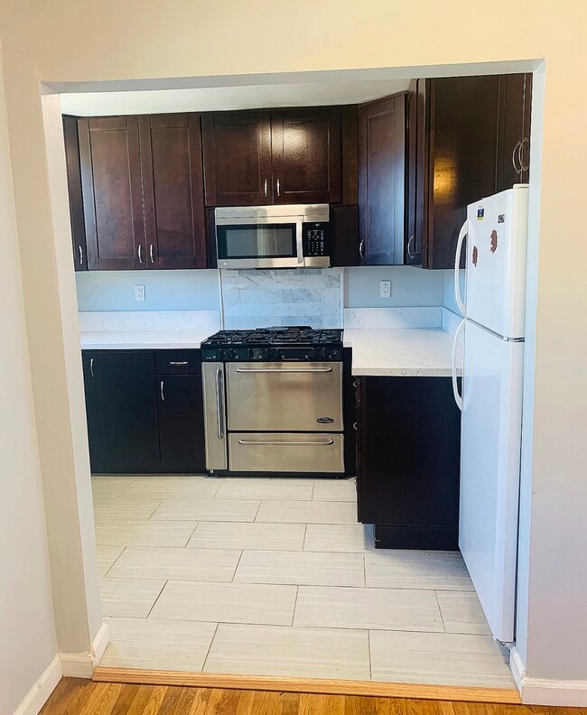 Entance View of Gourmet Kitchen - 4634 Cherokee Ave