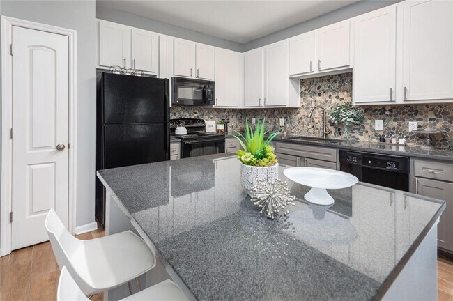 Building Photo - 1820 Crosstown Club Pl