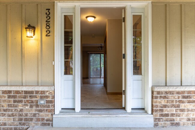 Foto del edificio - 3282 N Elmwood Dr