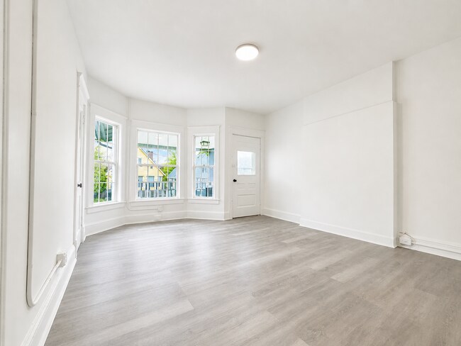 Foto del edificio - 1827 Lakeview Rd