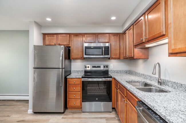 2BR, 1BA - 850SF - Kitchen - Apple Ridge Apartment Homes