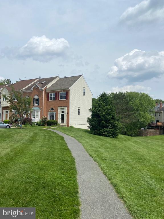Building Photo - 14001 Gallop Terrace