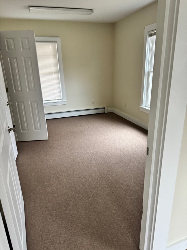 Building Photo - 379 US Route 7 N