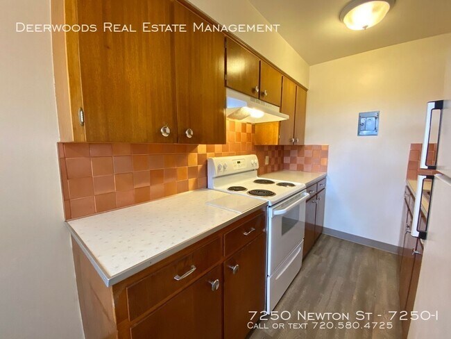 Foto del edificio - 7250 Newton St