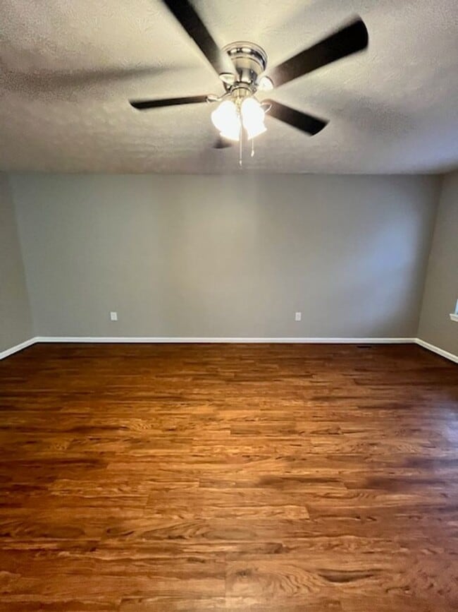 Building Photo - Stunning 2-bedroom, 2.5-bathroom townhouse