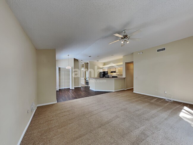 Foto del edificio - 1851 Burgess Hill Dr E