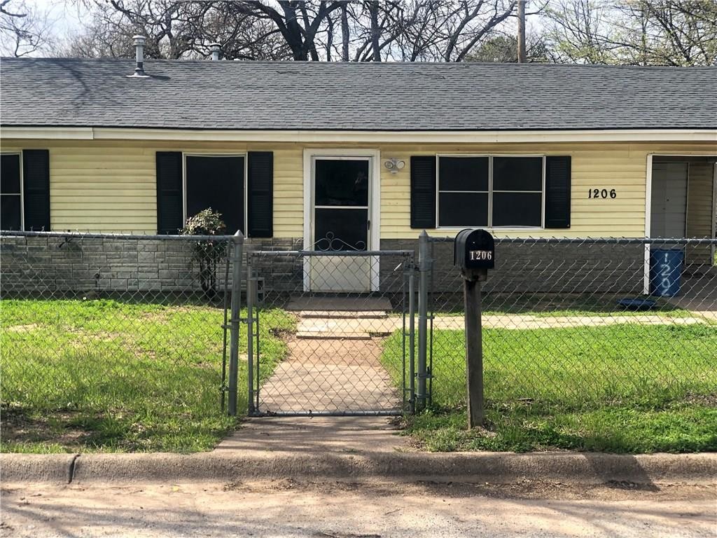 Primary Photo - 1206 E SE 2nd Ave