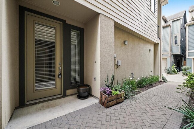 Foto del edificio - 773 Waverly St