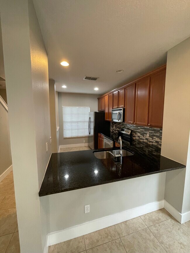 Foto del edificio - 9461 Flowering Cottonwood Rd